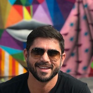 Meet your Posher, Tom